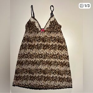 Vintage Y2K Leopard Print & White Lace Chemise with Pink Bow Detail. Size M